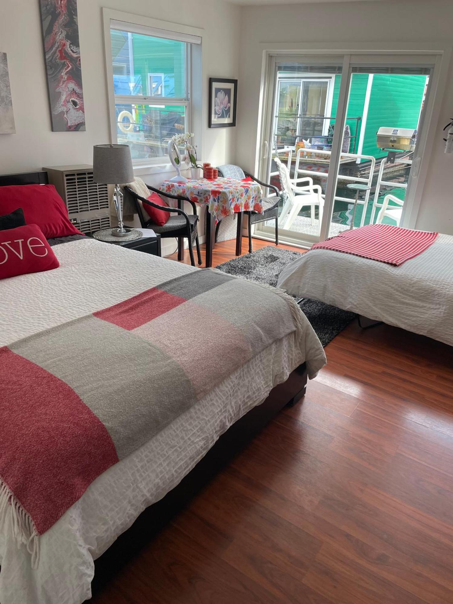 A Float Home B&B In Fisherman'S Wharf 빅토리아 외부 사진