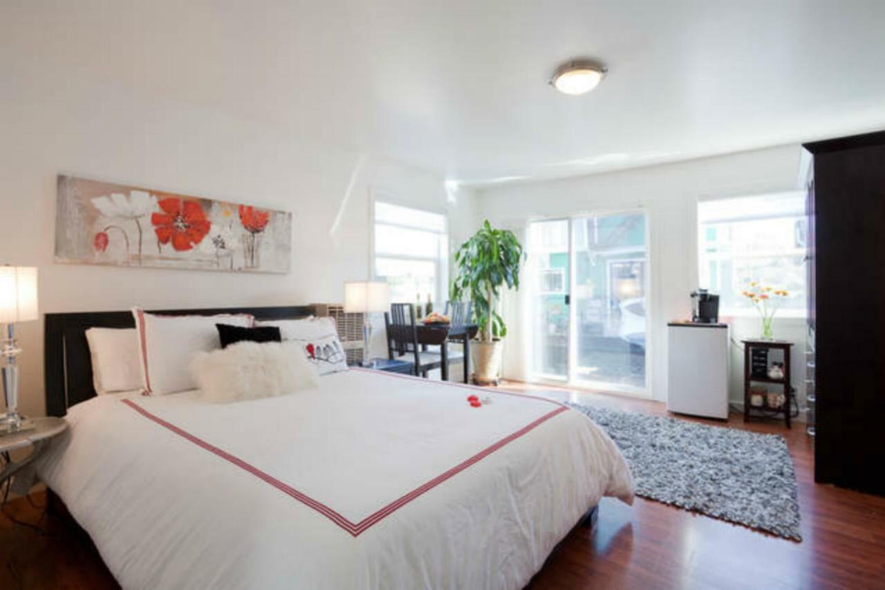 A Float Home B&B In Fisherman'S Wharf 빅토리아 외부 사진
